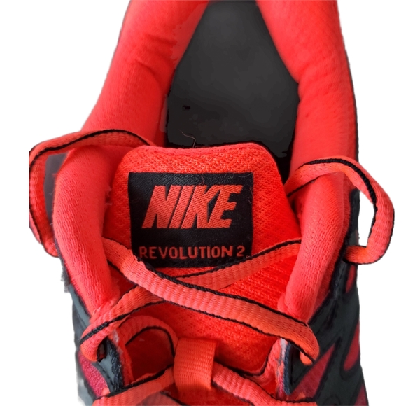 Nike Revolution 2 Sneakers Red Mens size 10 new - Picture 3 of 6